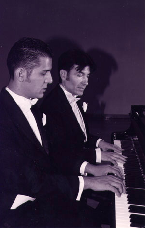 Raúl de la Mora y Héctor Ocampo - Piano a cuatro manos